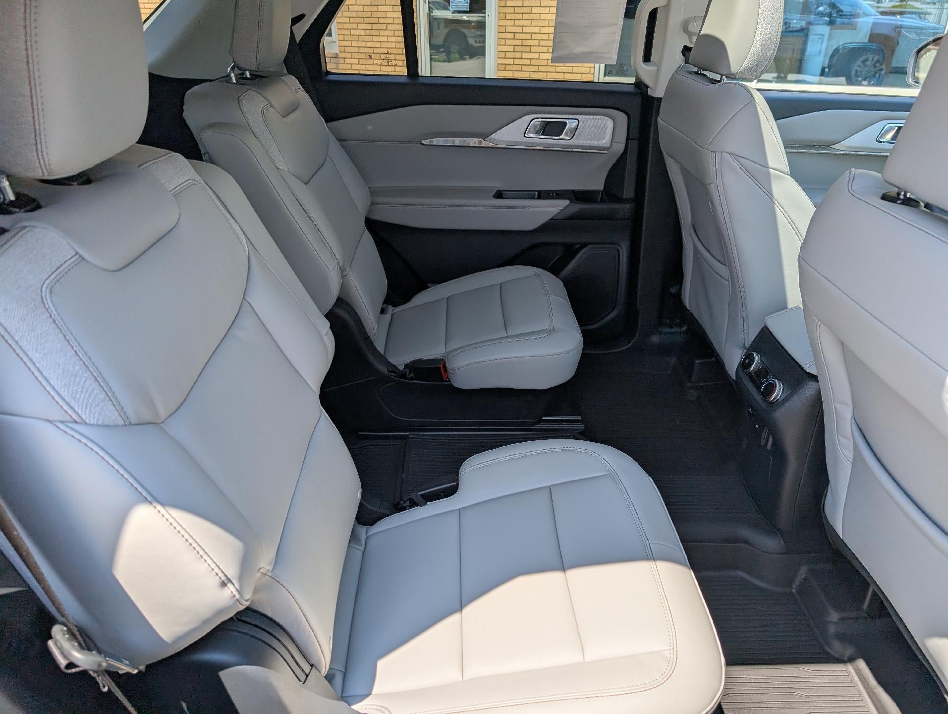 2026 Ford Explorer Active w/200A Pkg 4WD
