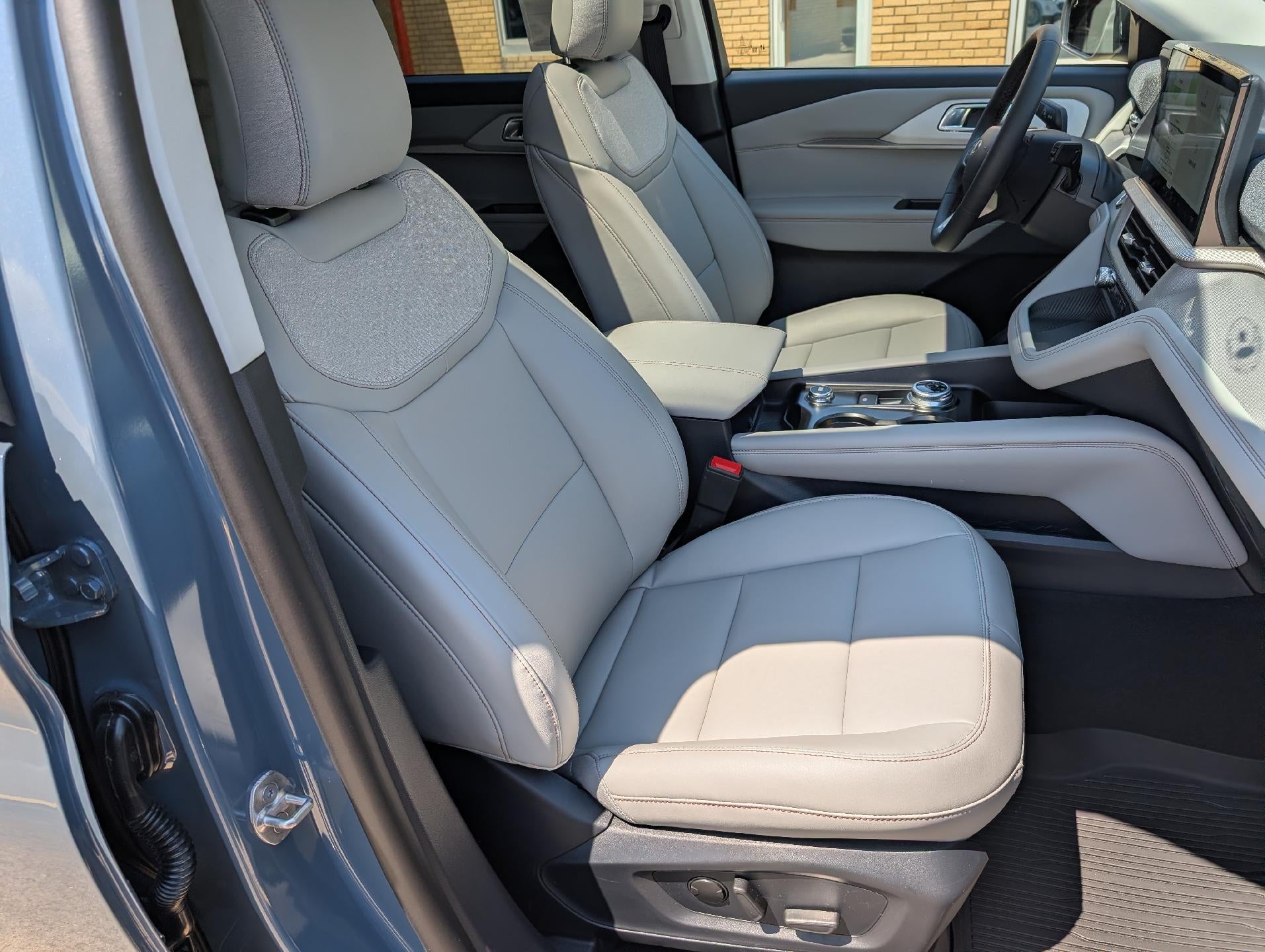 2026 Ford Explorer Active w/200A Pkg 4WD