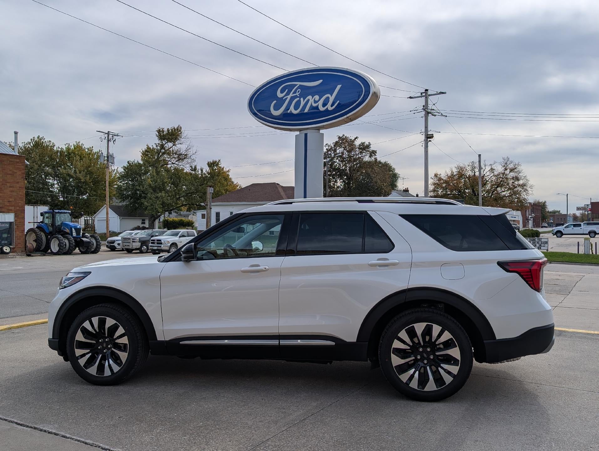 2026 Ford Explorer Platinum 4WD