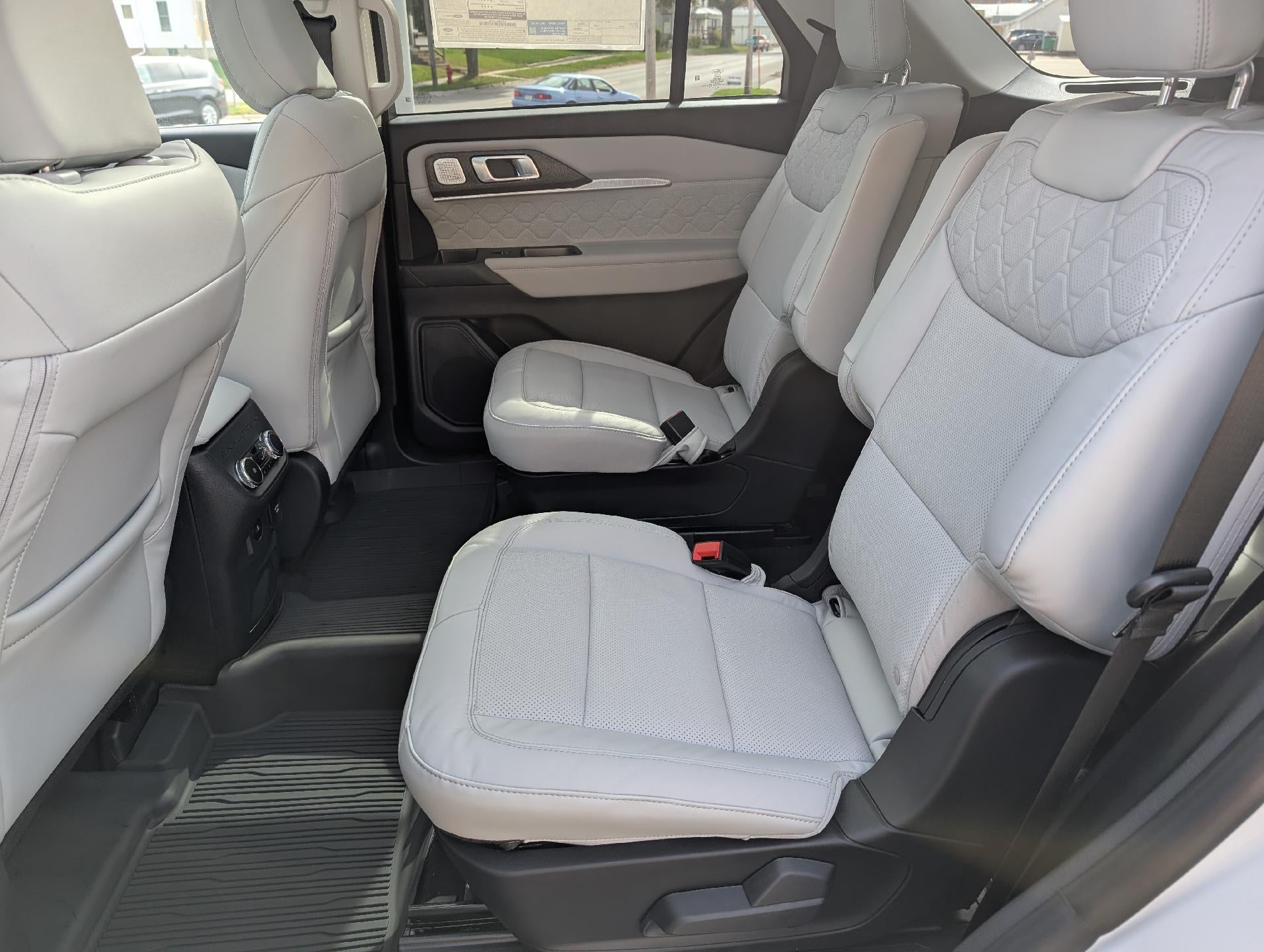 2026 Ford Explorer Platinum 4WD