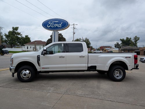 2027 Ford Super Duty F-350 DRW LARIAT 4WD Crew Cab 8' Box