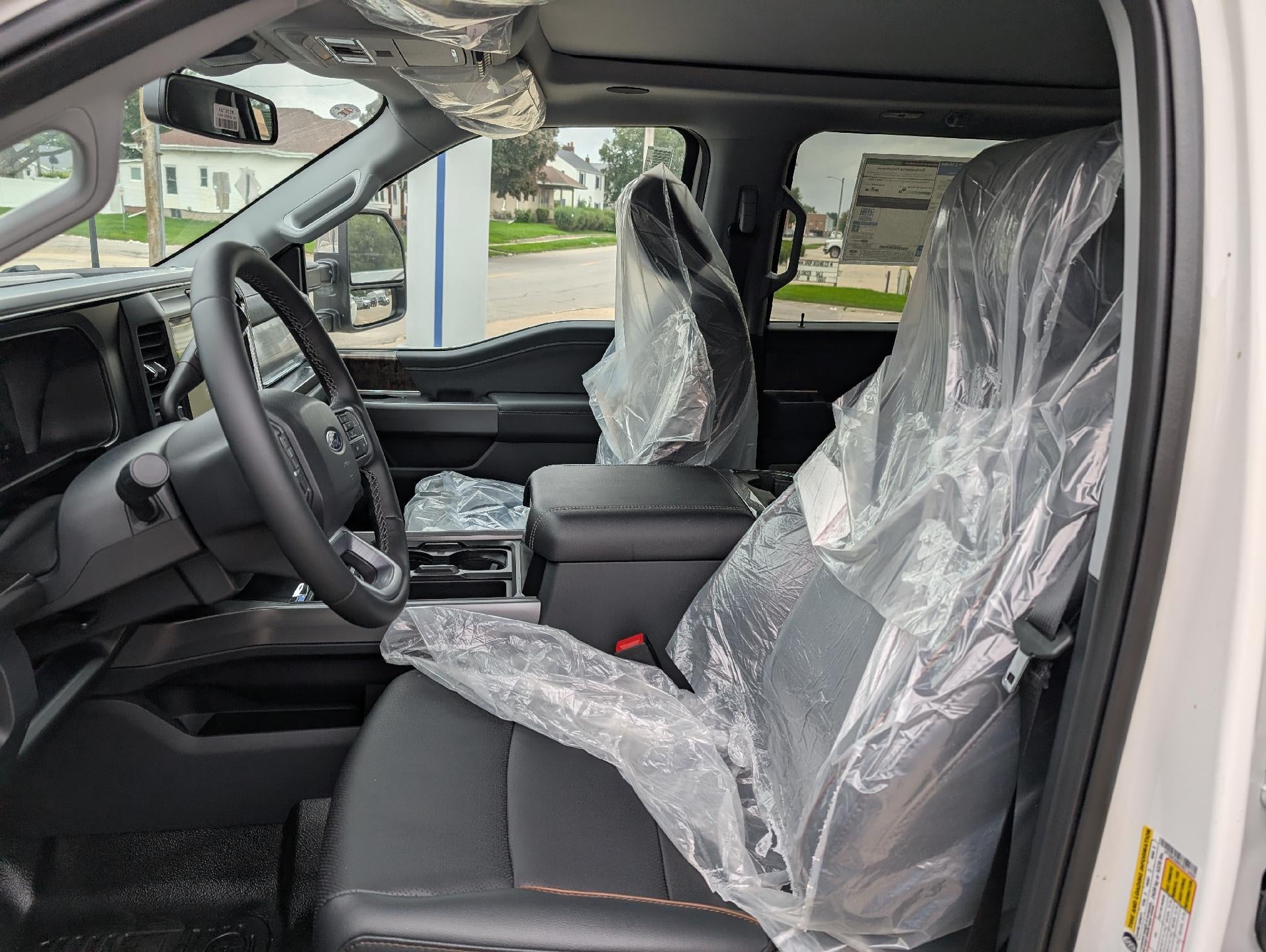 2027 Ford Super Duty F-350 DRW LARIAT 4WD Crew Cab 8' Box