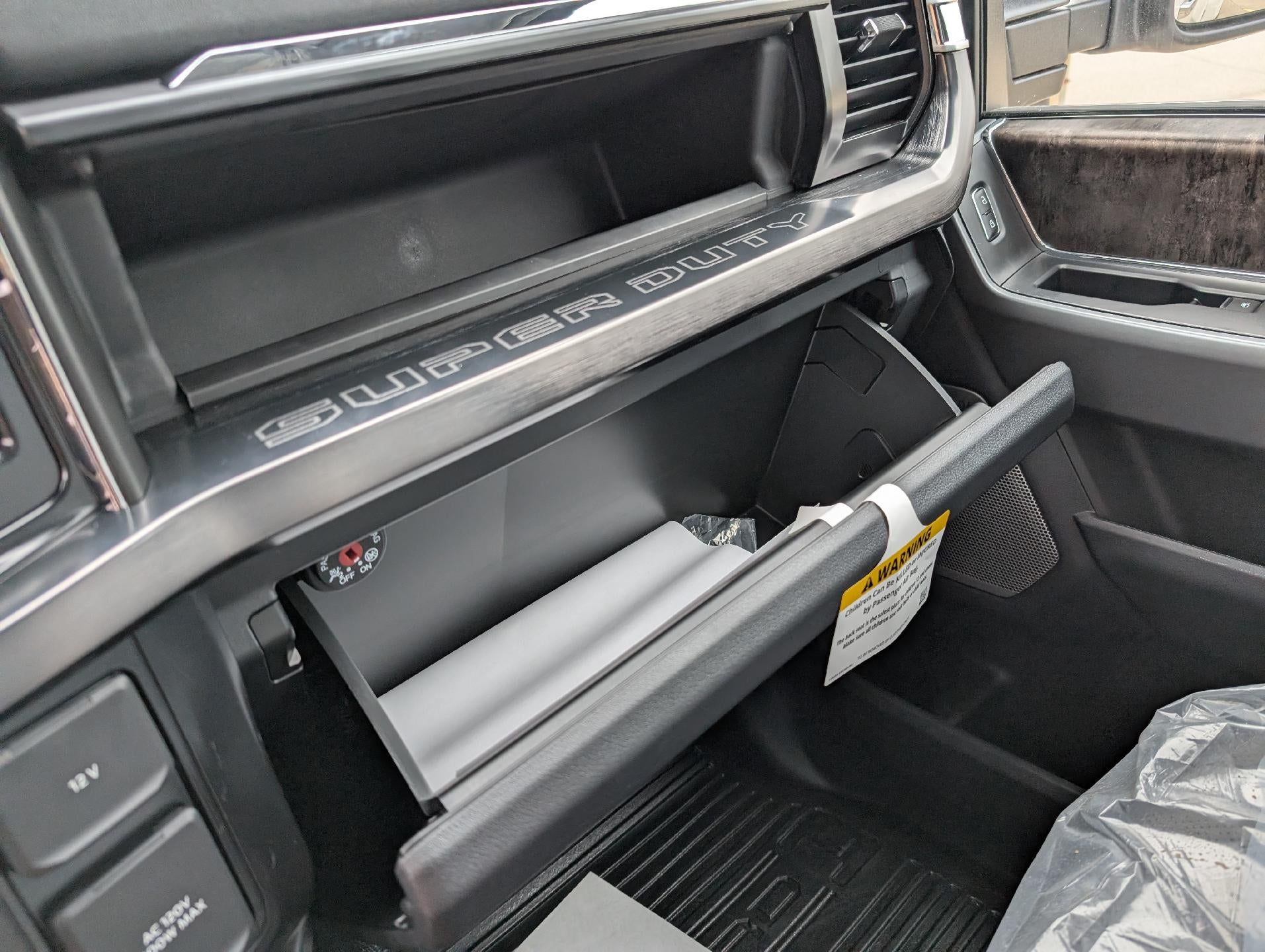 2027 Ford Super Duty F-350 DRW LARIAT 4WD Crew Cab 8' Box