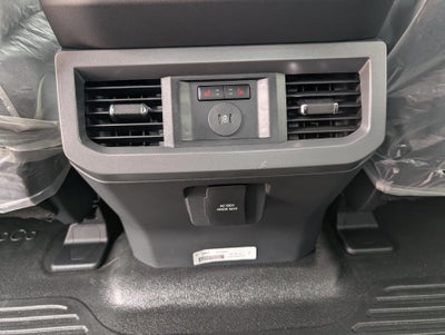 2027 Ford Super Duty F-350 DRW LARIAT 4WD Crew Cab 8' Box