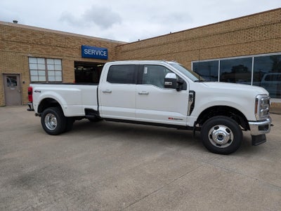 2027 Ford Super Duty F-350 DRW LARIAT 4WD Crew Cab 8' Box