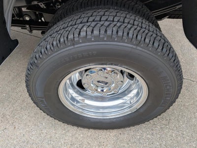2027 Ford Super Duty F-350 DRW LARIAT 4WD Crew Cab 8' Box