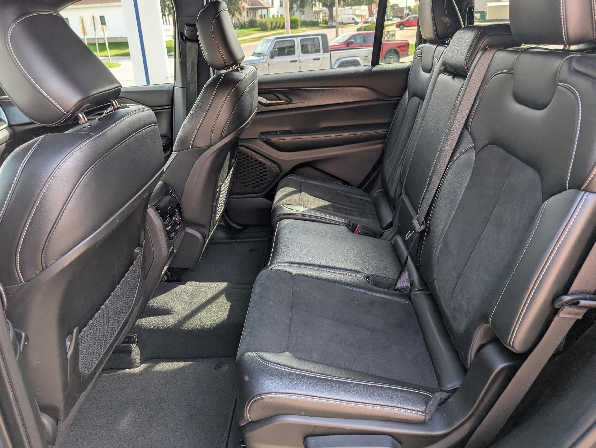 2024 Jeep Grand Cherokee L Altitude 4x4