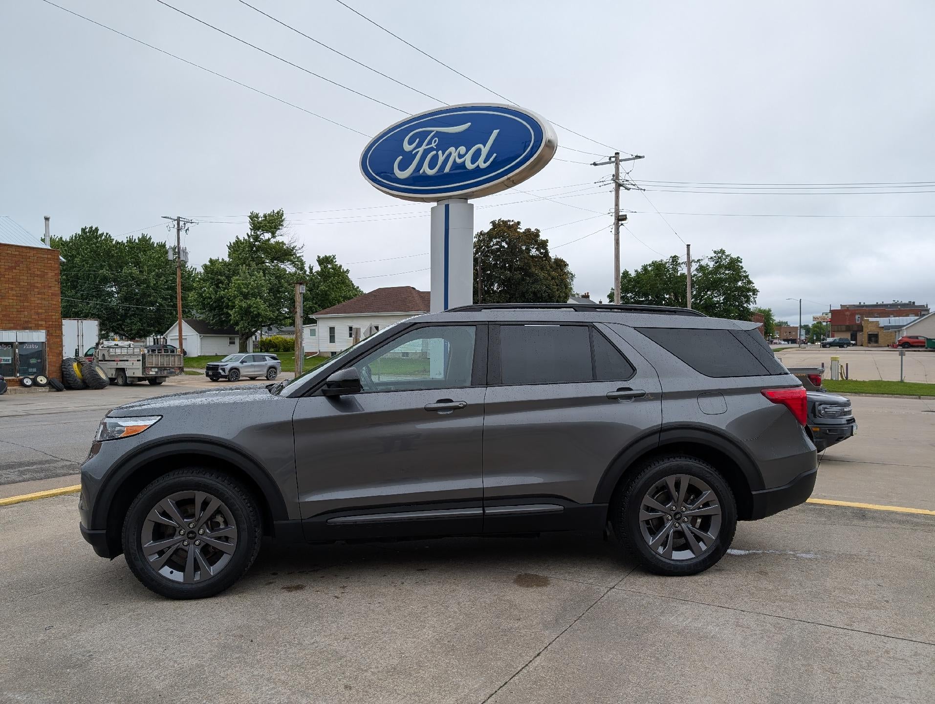 2022 Ford Explorer XLT 4WD's photo