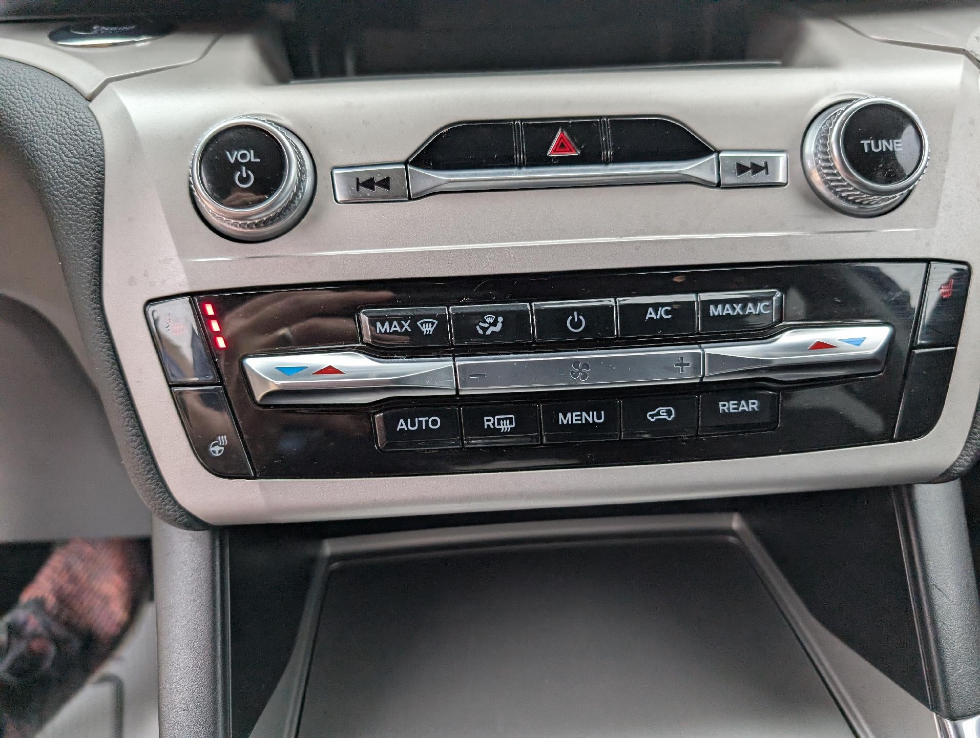2023 Ford Explorer XLT 4WD