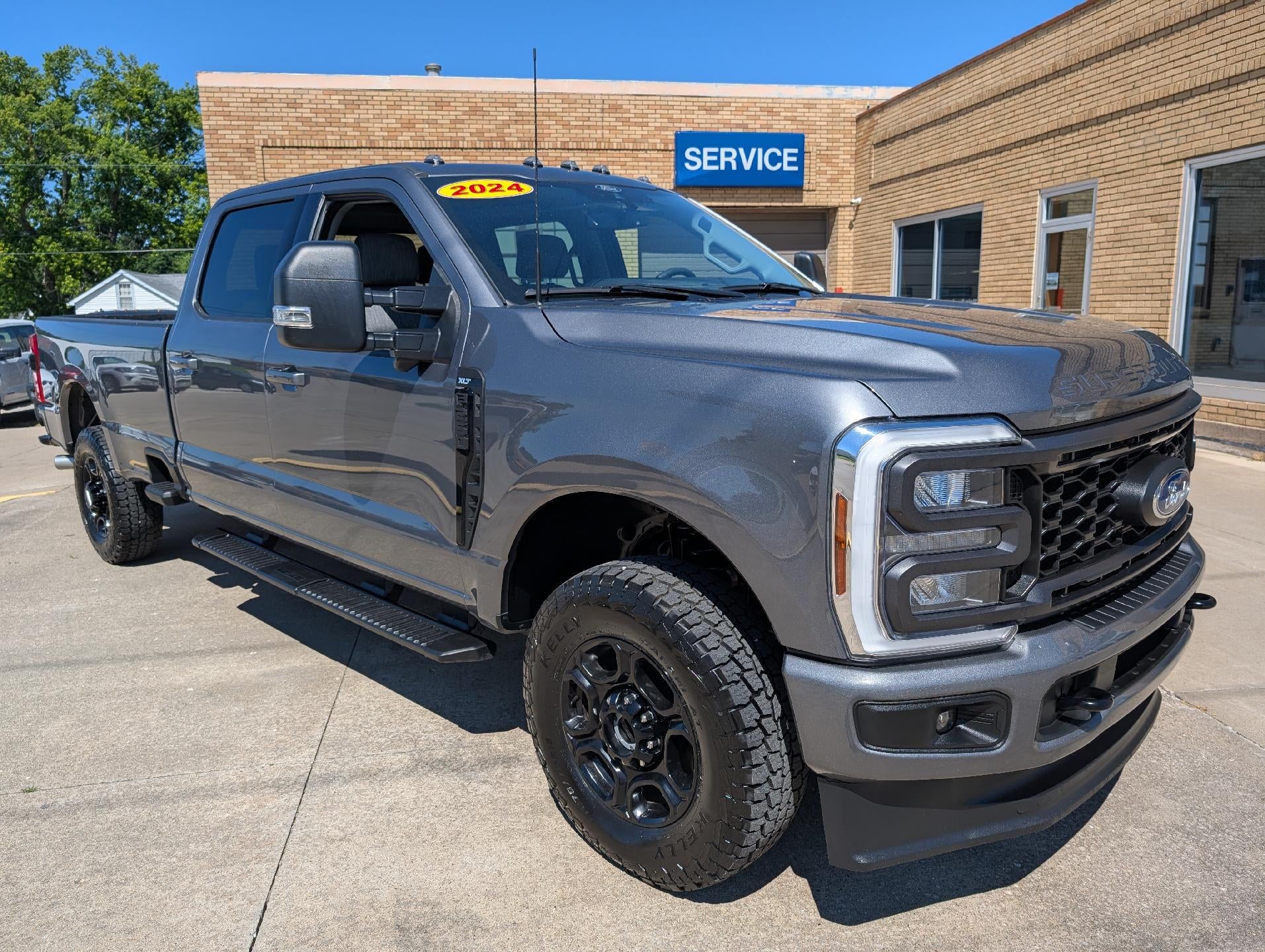 2024 Ford Super Duty F-250 SRW XLT 4WD Crew Cab 8' Box