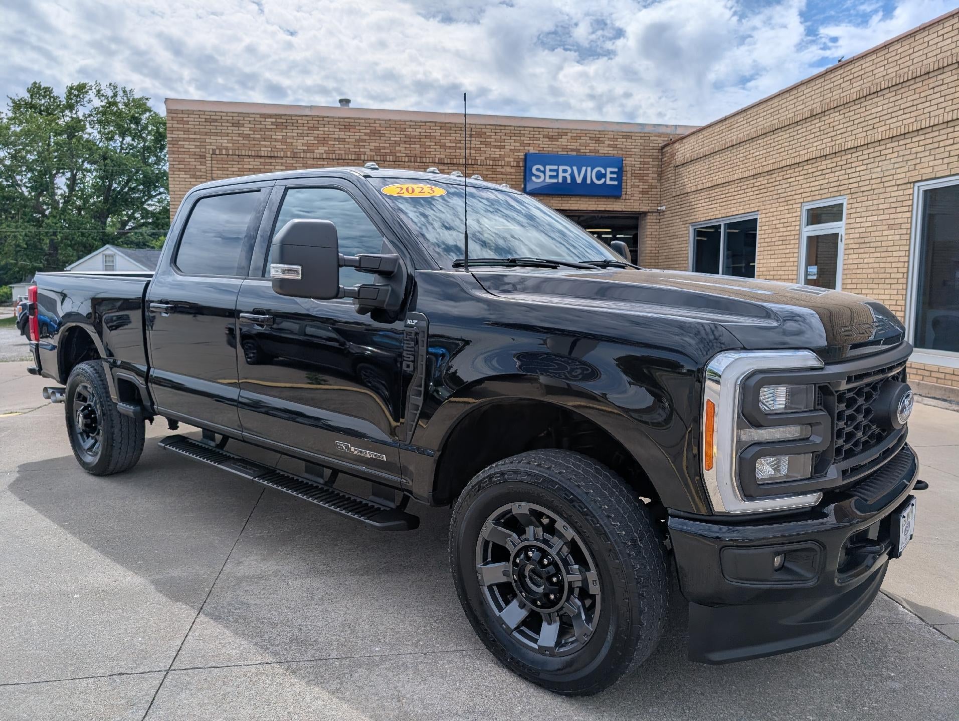 2023 Ford Super Duty F-250 SRW XLT 4WD Crew Cab 6.75' Box