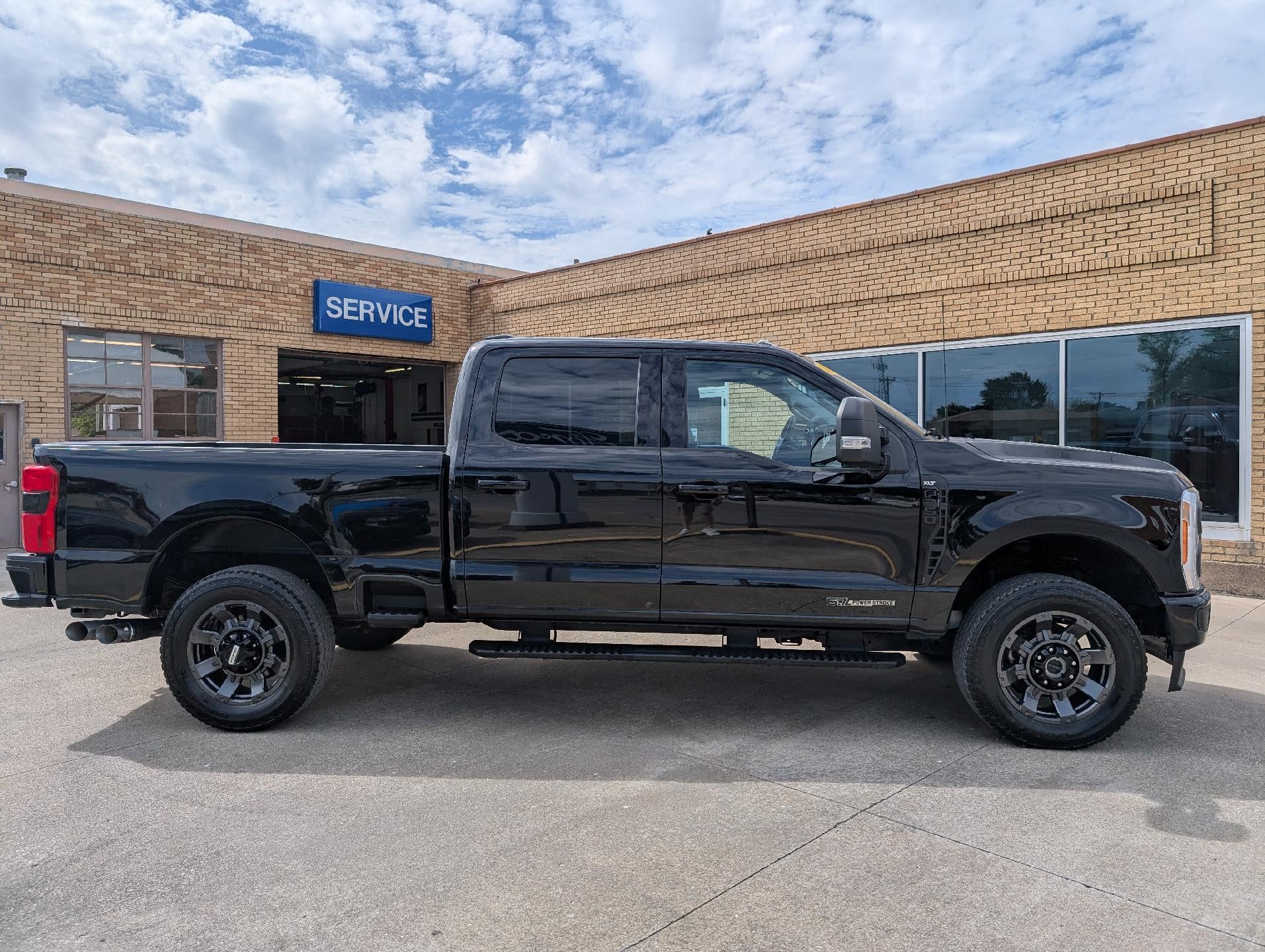 2023 Ford Super Duty F-250 SRW XLT 4WD Crew Cab 6.75' Box