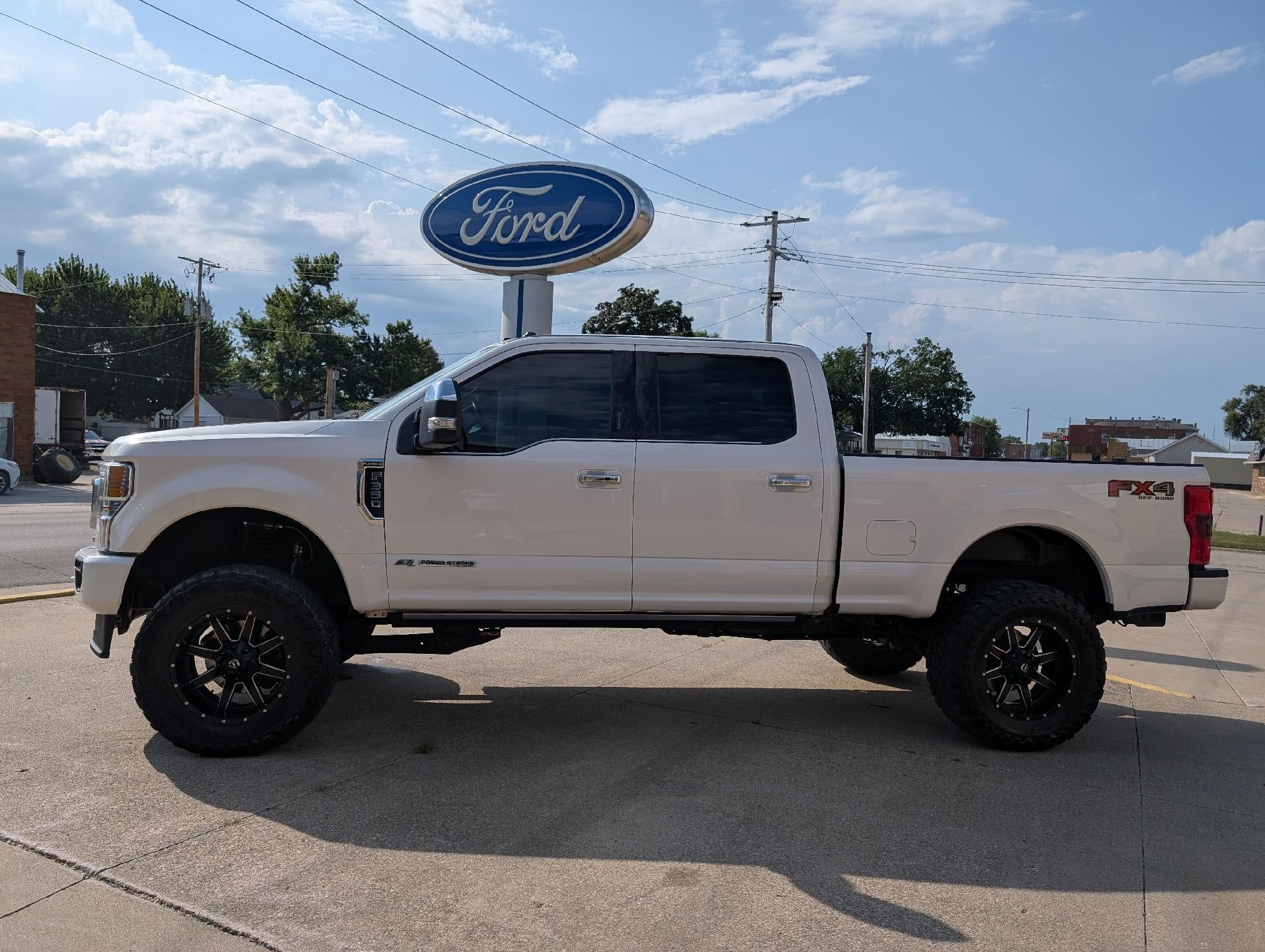 2017 Ford Super Duty F-350 SRW Platinum 4WD Crew Cab 6.75' Box