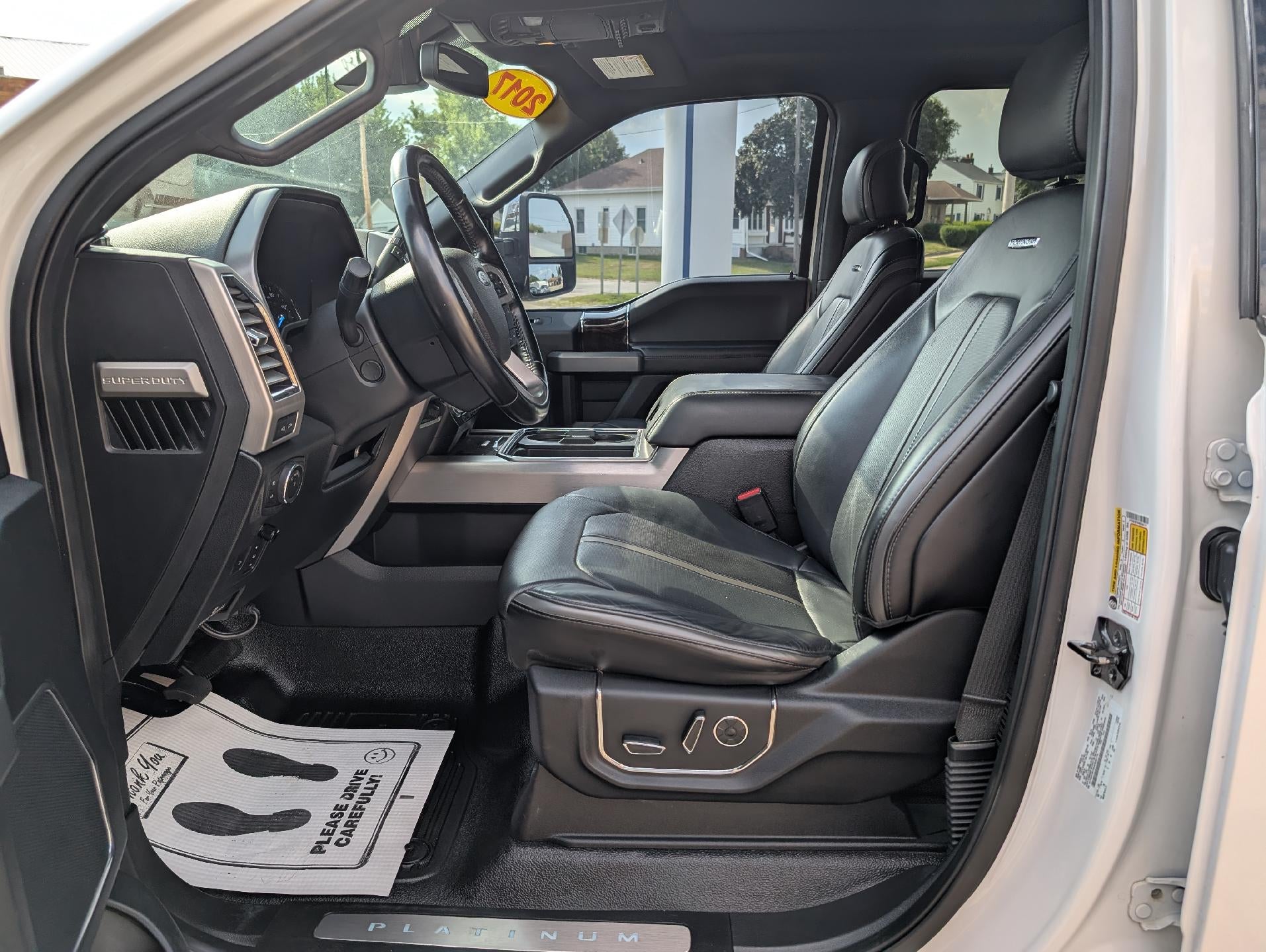2017 Ford Super Duty F-350 SRW Platinum 4WD Crew Cab 6.75' Box
