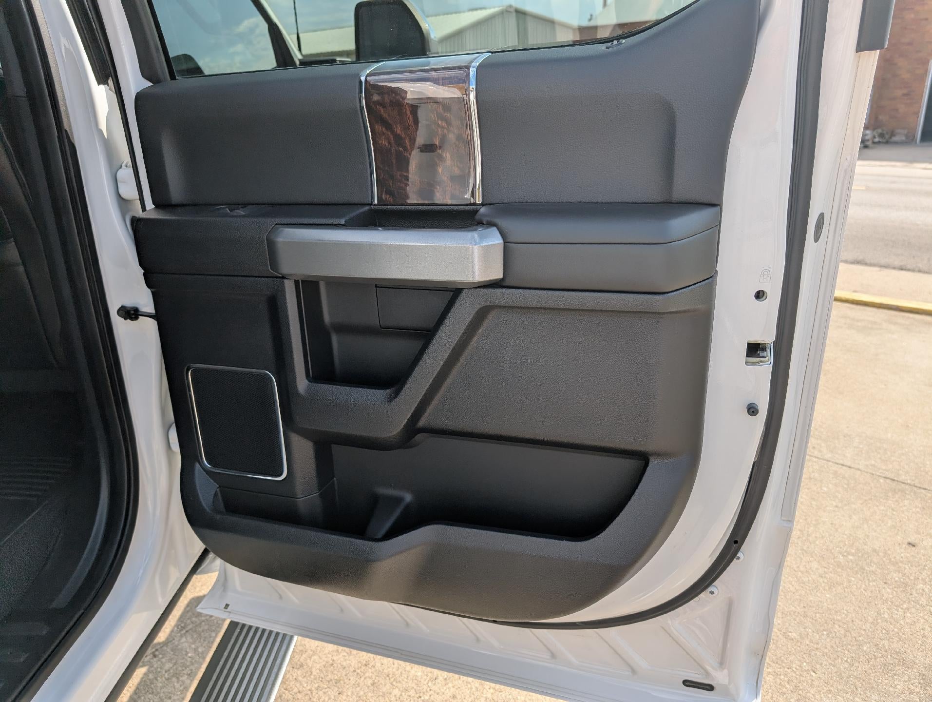 2017 Ford Super Duty F-350 SRW Platinum 4WD Crew Cab 6.75' Box
