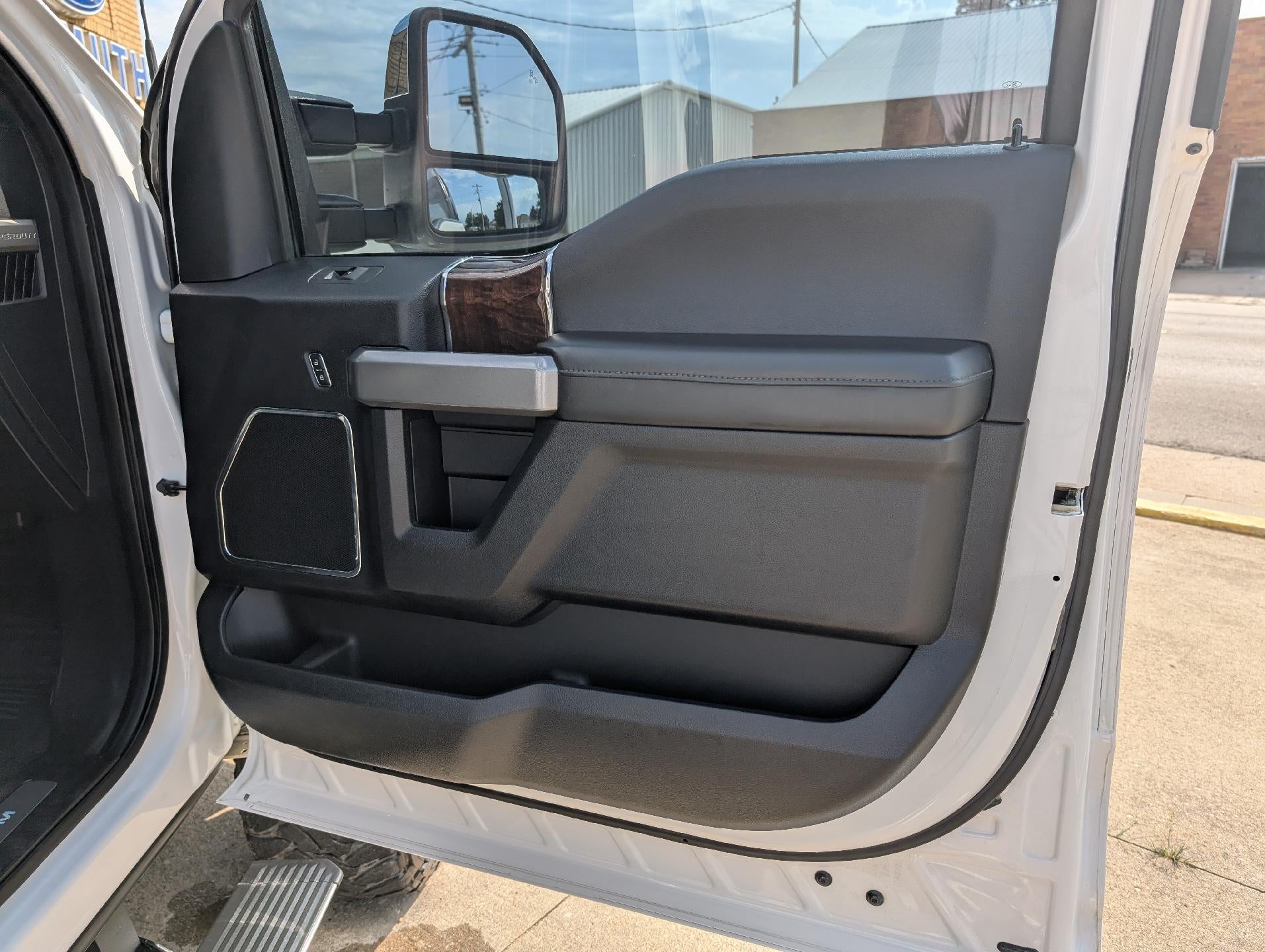 2017 Ford Super Duty F-350 SRW Platinum 4WD Crew Cab 6.75' Box