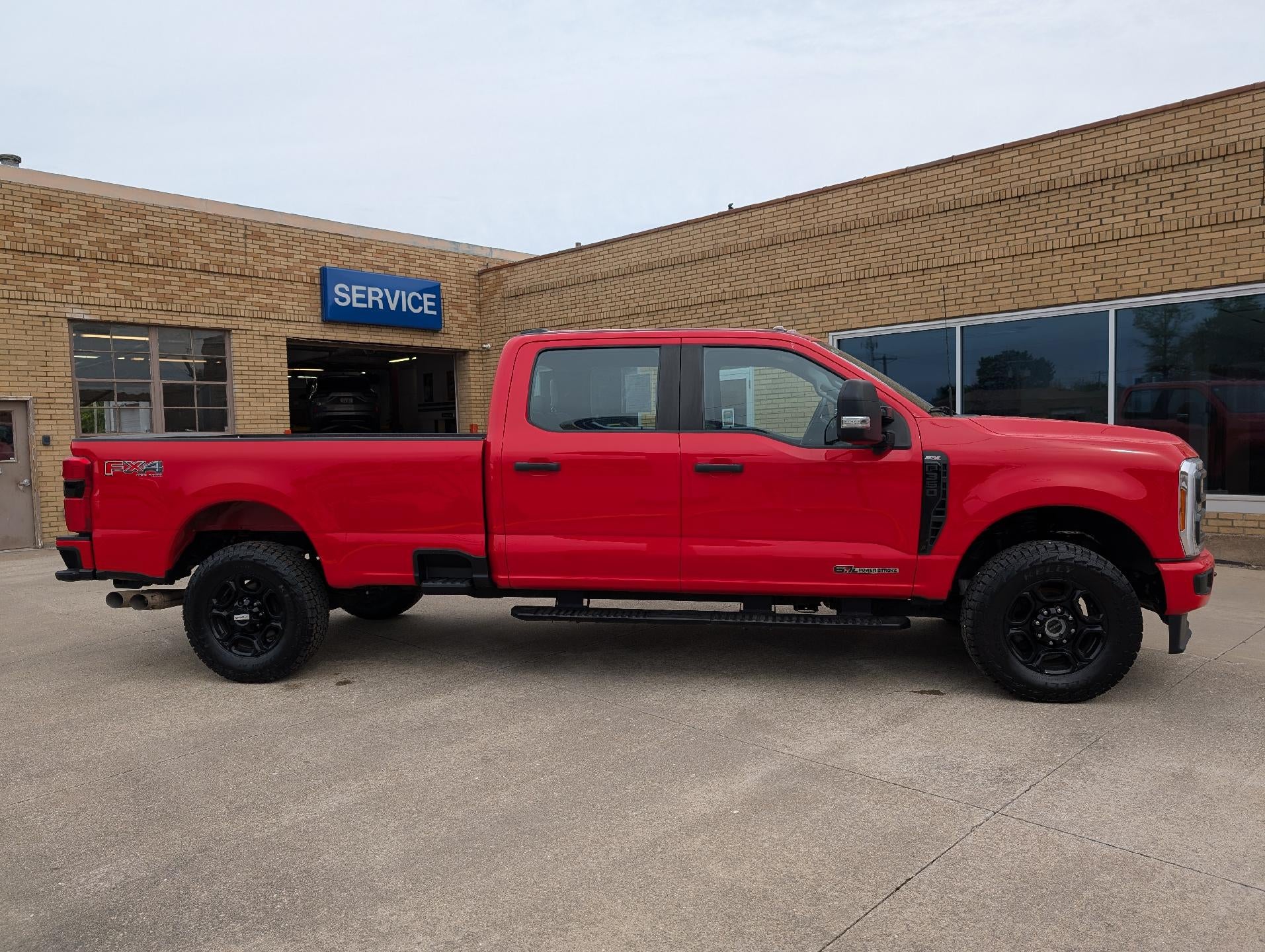 2023 Ford Super Duty F-350 SRW XL 4WD Crew Cab 8' Box