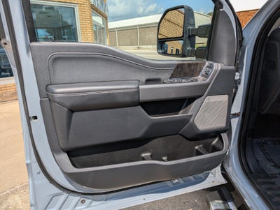 2025 Ford Super Duty F-350 DRW LARIAT 4WD Crew Cab 8' Box