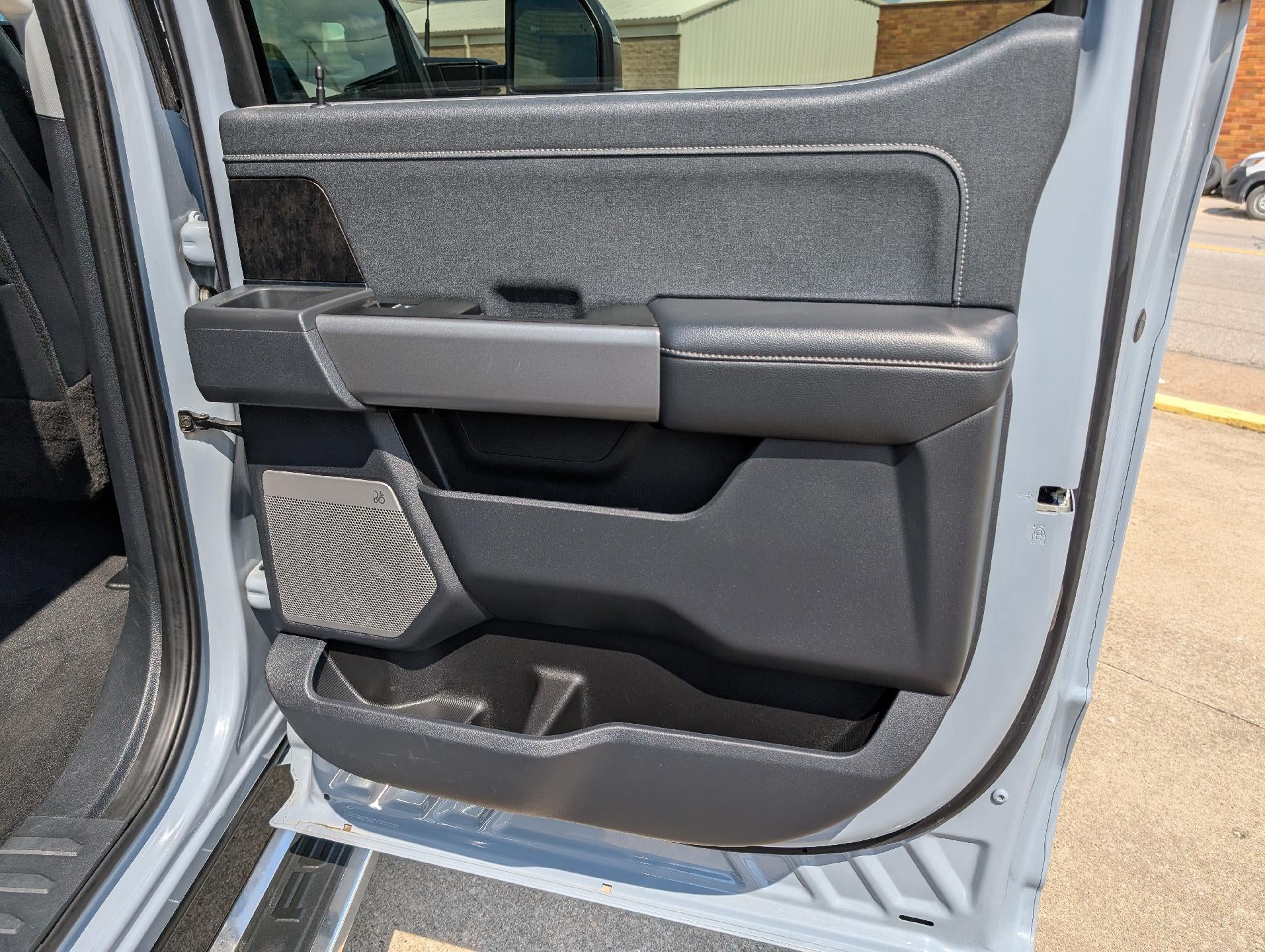 2025 Ford Super Duty F-350 DRW LARIAT 4WD Crew Cab 8' Box
