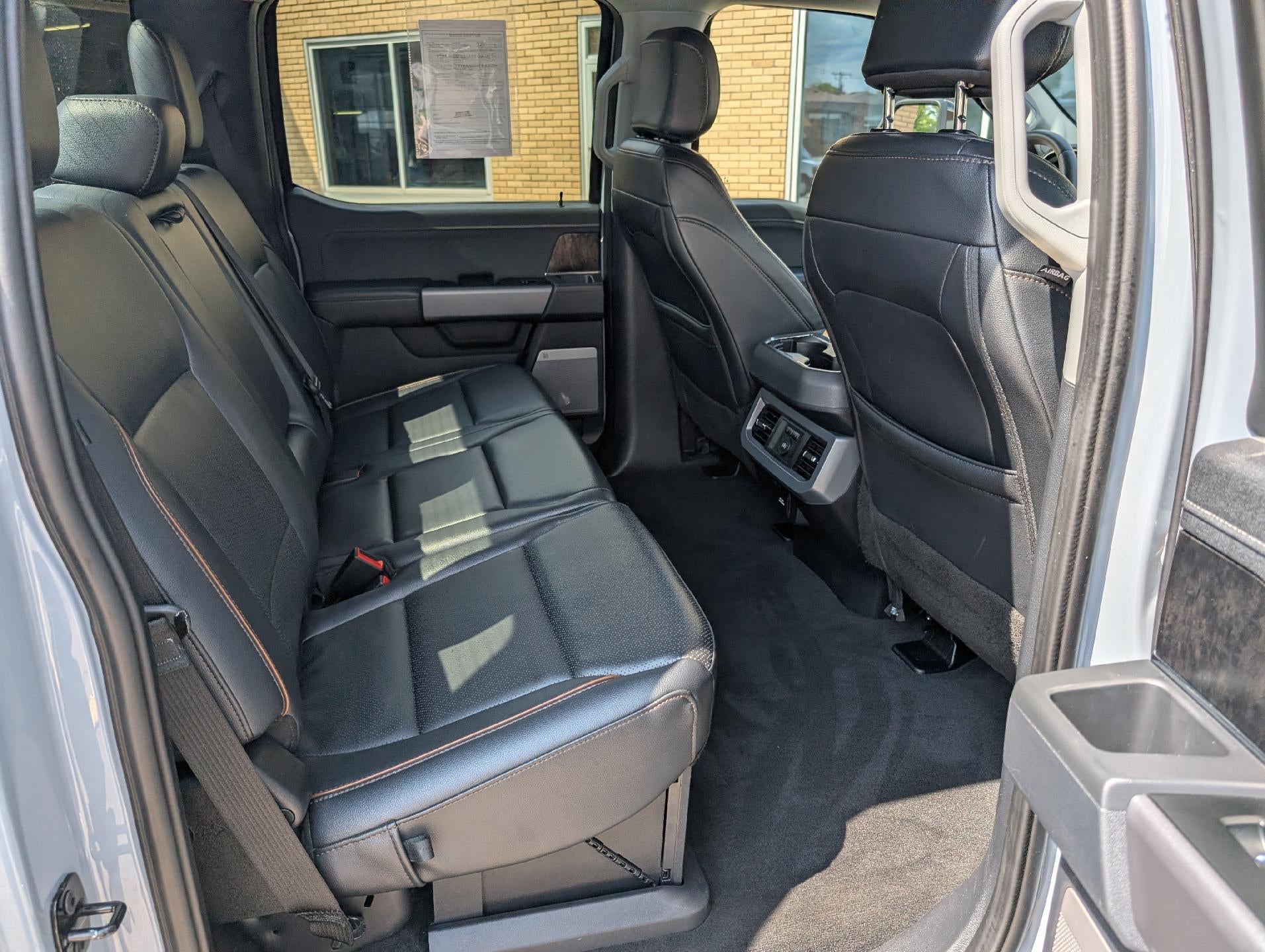 2025 Ford Super Duty F-350 DRW LARIAT 4WD Crew Cab 8' Box