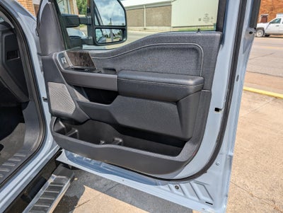 2025 Ford Super Duty F-350 DRW LARIAT 4WD Crew Cab 8' Box