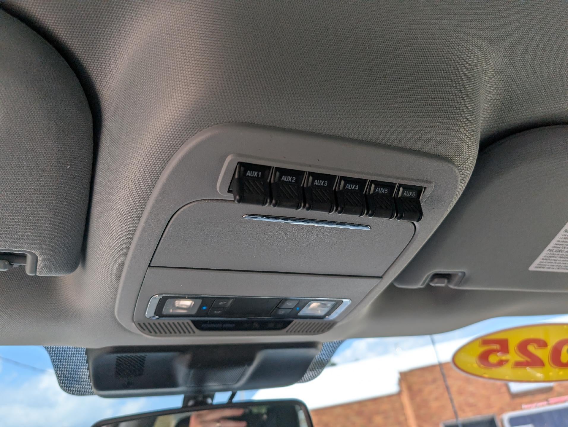 2025 Ford Super Duty F-350 DRW LARIAT 4WD Crew Cab 8' Box