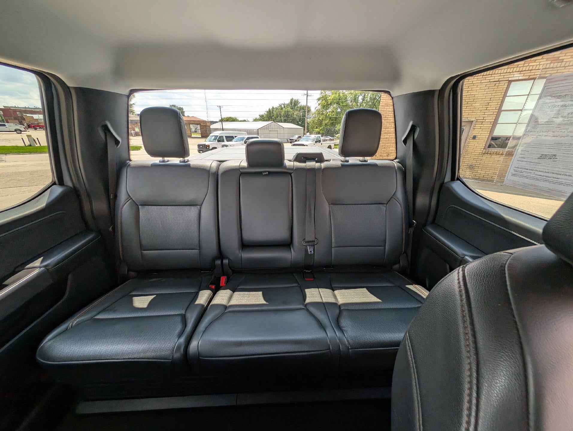 2025 Ford Super Duty F-350 DRW LARIAT 4WD Crew Cab 8' Box