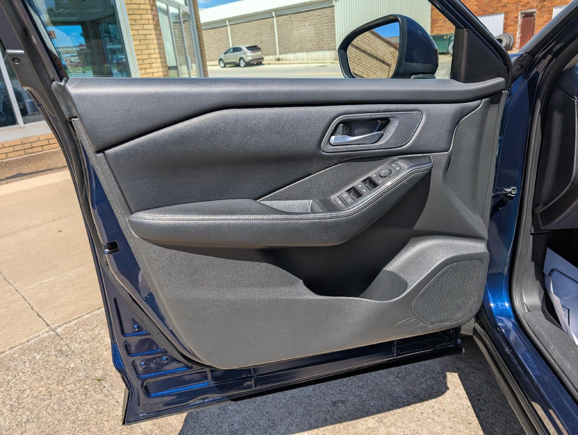 2025 Nissan Rogue AWD SV